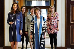 Кейт Миддлтон встретилась с врачом, помогавшим ей родить дочь