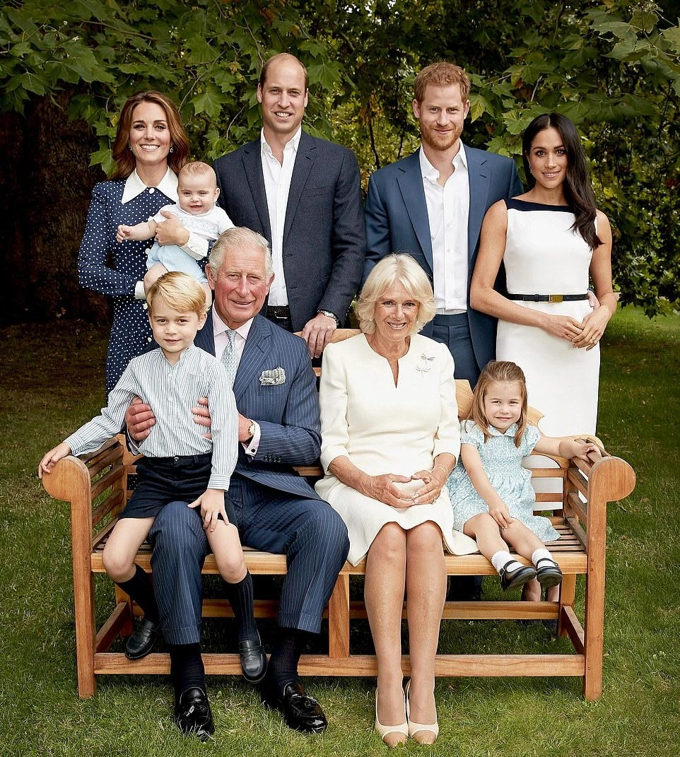 Новые фотографии британской королевской семьи в честь юбилея принца Чарльза