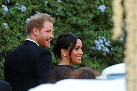 Дизайнерское платье и серьги с блошиного рынка — в чём Меган Маркл пришла на свадьбу подруги