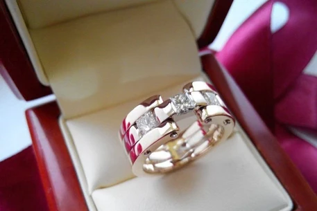 Особенности выбора обручальных колец с бриллиантами