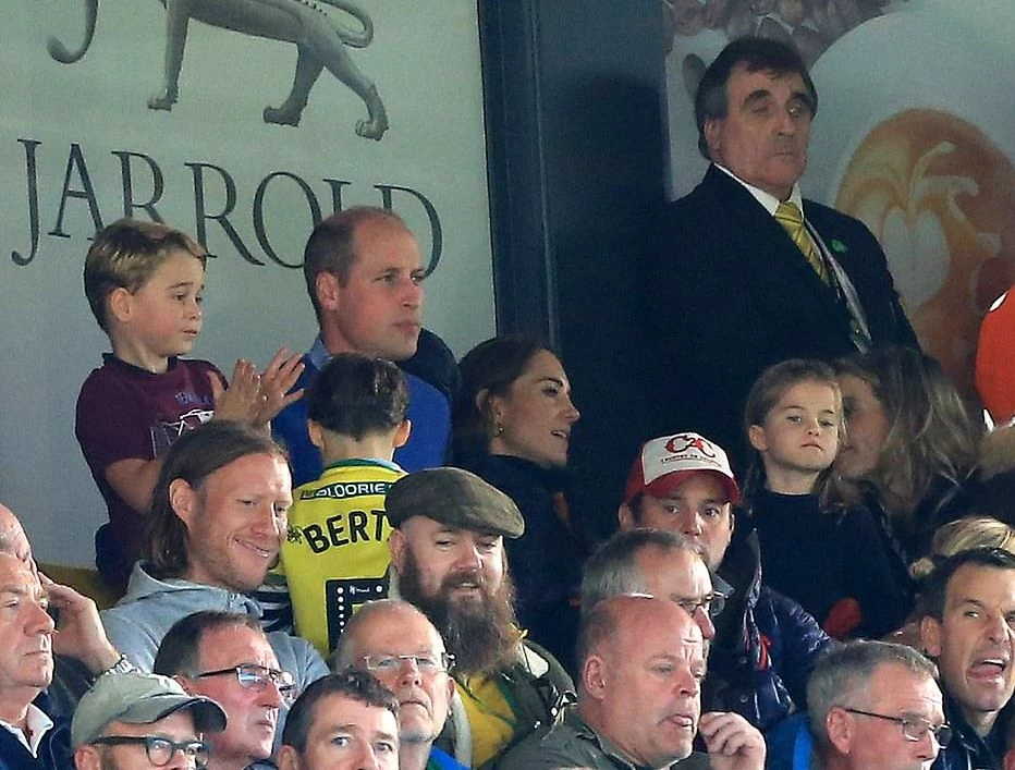 Принц Уильям с семьёй посетил футбольный матч