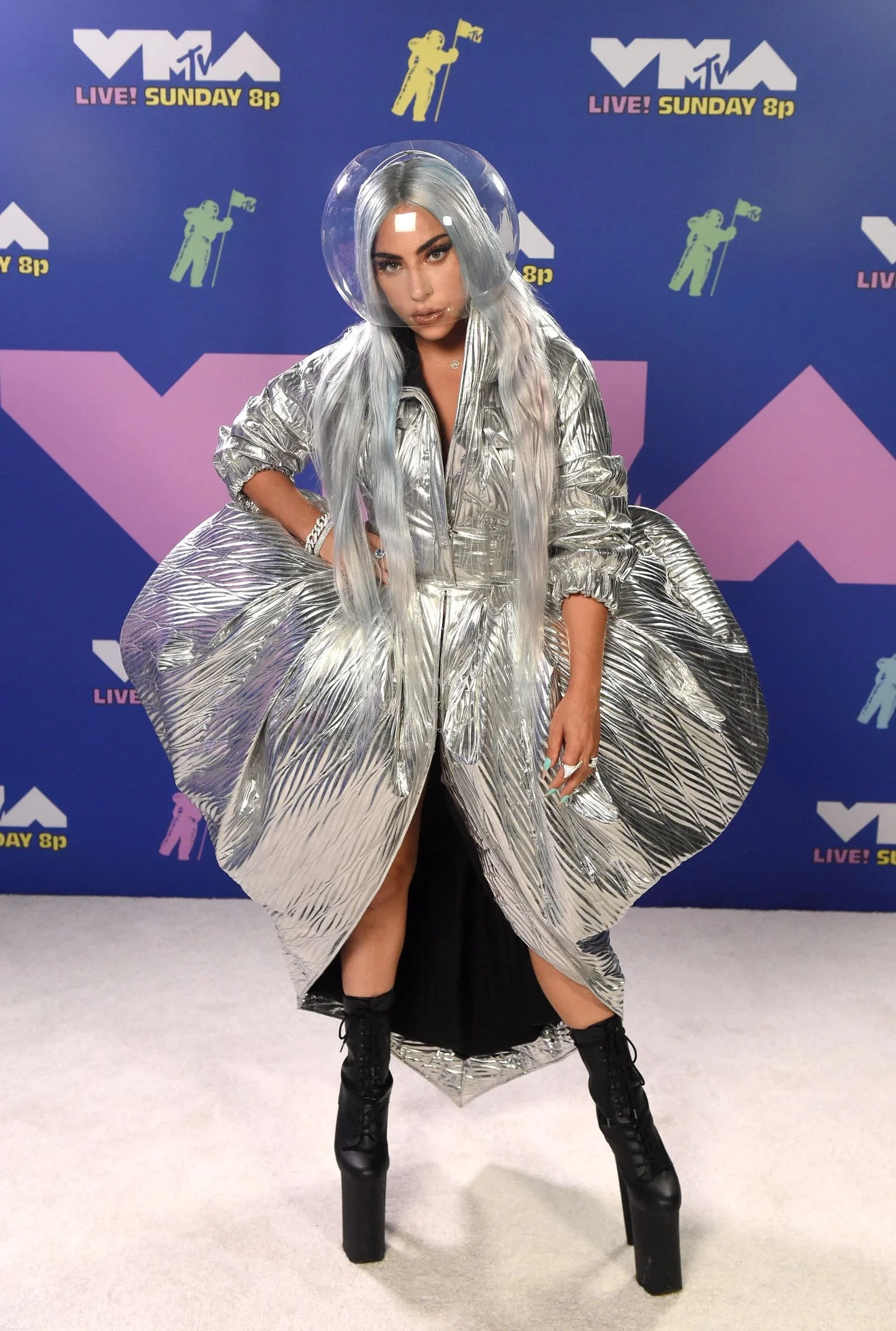 Лучшие и худшие наряды  MTV Video Music Awards 2020