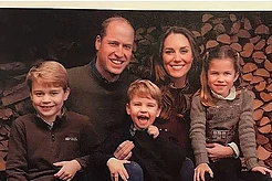 Герцог и герцогиня Кембриджские официально представили свою рождественскую фотографию после того, как она попала в интернет