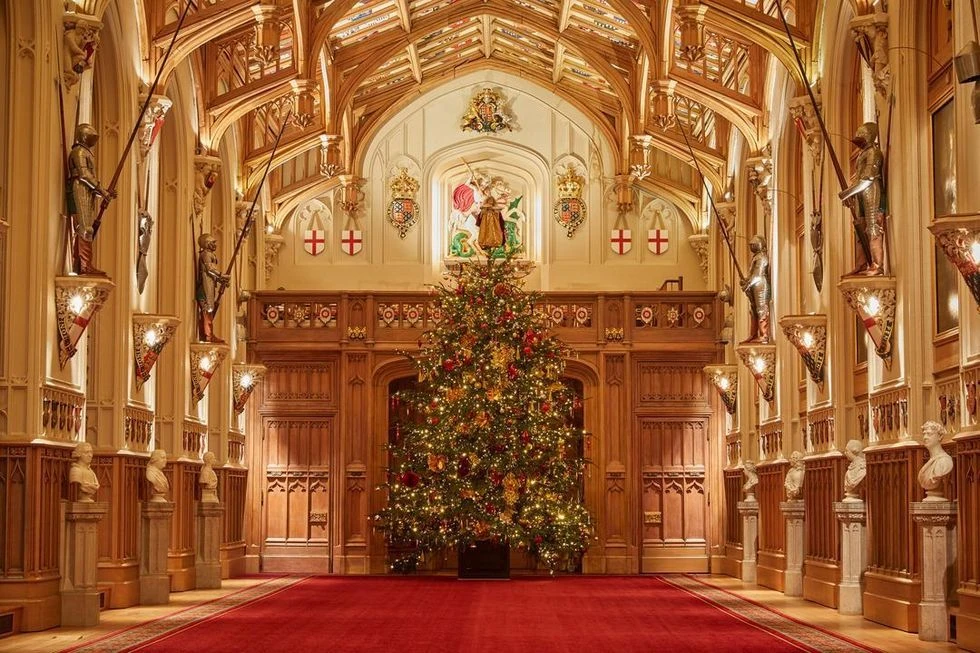 Королевский замок украсили к Рождеству