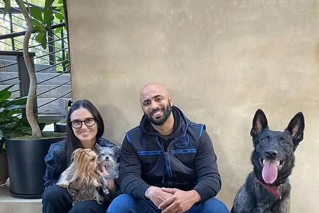 Леонардо Ди Каприо спас щенка из ледяной воды, а Деми Мур наняла кинолога для своих 9 собак