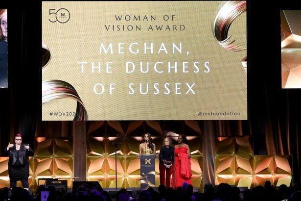 Меган Маркл с принцем Гарри и мамой на вручении награды Women of Vision