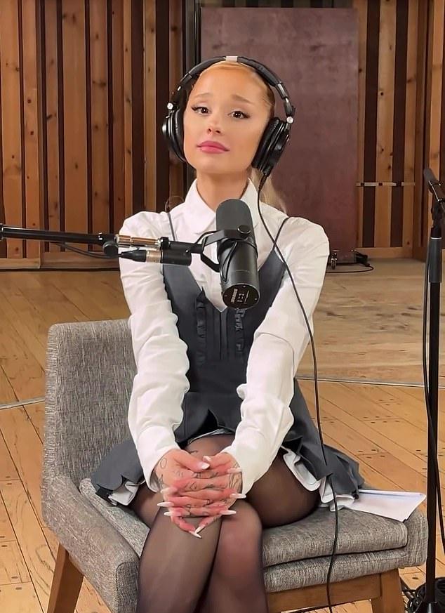 30-летняя Ариана Гранде появится в новом эпизоде подкаста Пэнна Бэджли «Под раздачей», который выйдет на этой неделе, и поделилась смешным тизером с фанатами