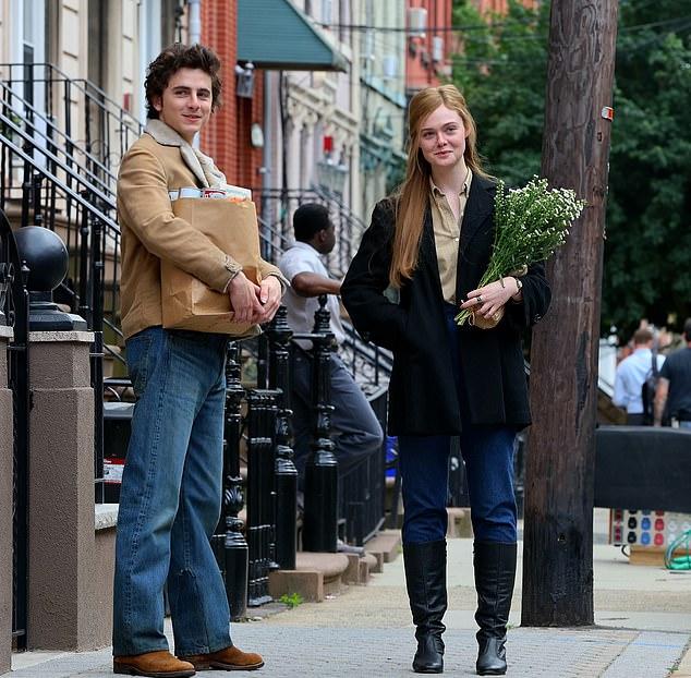 Тимоти Шаламе в образе Боба Дилана