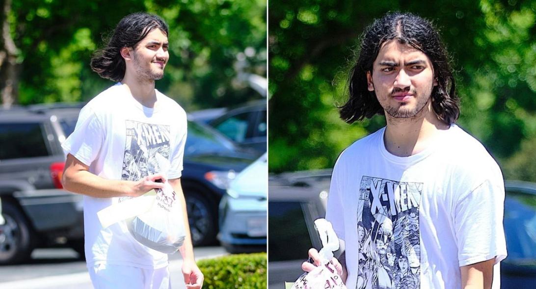 Младший сын Майкла Джексона замечен на публике впервые после иска против собственной бабушки