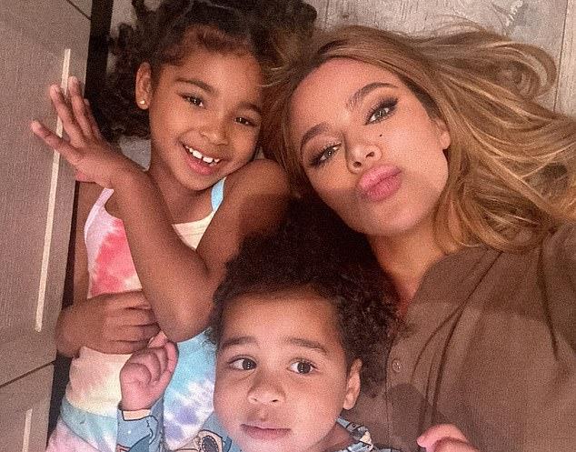 Хлои Кардашьян ставит детей на первое место и с удовольствием это демонстрирует