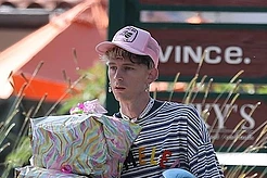 Щедрый жест Machine Gun Kelly: игрушки для Меган Фокс?