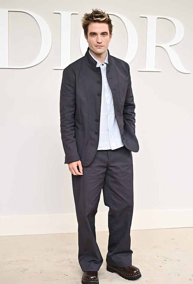 Британский актер, посетив показ мужской коллекции Dior Homme Весна/Лето 2025, засветился от радости, когда его спросили о его маленькой девочке и о том, как изменилась жизнь после ее появления.
