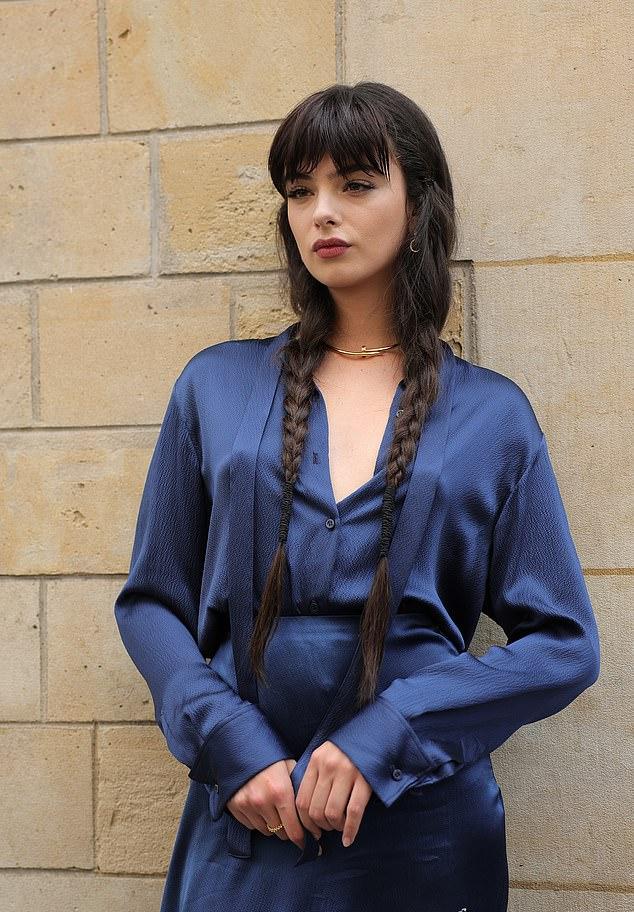 Поразительное сходство: Дева Кассель на показе Christian Dior