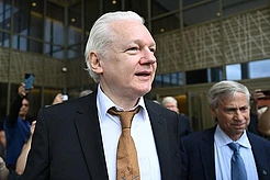 Джулиан Ассанж возвращается в Австралию к жене и детям