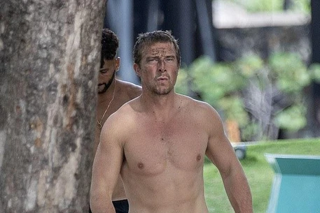 Беар Гриллс больше не веган