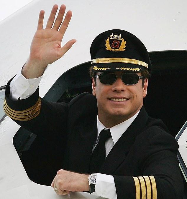 Был послом Qantas во всем мире и награжден Американским институтом инженеров-авиастроителей; фото сделано в Брисбене, Австралия, в 2005 году