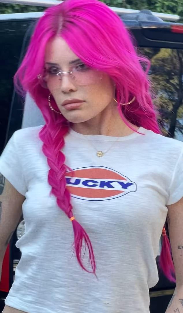 Halsey дразнила своим последним синглом Lucky, который берет семплы из одноименного хита Бритни Спирс с ее второго альбома Oops! I Did It Again, выпущенного в 2000 году