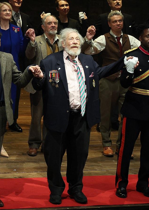 85-летний звезда Людей Икс, выздоровлению которого способствовал его лучший друг Энтони Хопкинс, во вторник вышел на свой сайт, чтобы поделиться своим самочувствием после того, как рассказал, что за день до этого отказался от участия в национальном туре