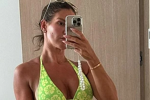 Ребекка Варди хвастается подтянутой фигурой на отдыхе в Марбелье