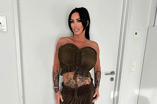 Кэти Прайс намекнула на своего бывшего мужа Питера Андре, заявив, что деньги мешают ей строить личную жизнь