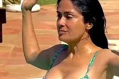 Сальма Хайек произвела фурор, встретив первый день августа