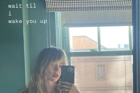 Сьюки Уотерхаус радует фанатов новой музыкой и откровенным образом