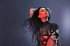 Кэти Перри представила провокационную обложку для альбома «143»