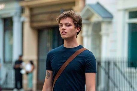 Бобби Бразьер замечен в духовном храме после поцелуев со звездой X Factor