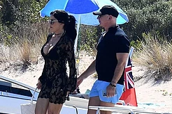 Отдых миллиардеров и звезд: Безос, Ди Каприо, Перри и другие на Сардинии