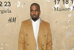 Защита Канье Уэста: фанаты уверены, что Бьянка Ченсори сама выбирает себе откровенные наряды