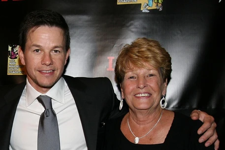 Джордж Клуни мог бы стать отчимом Марка Уолберга