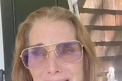 Брук Шилдс не сдержала эмоций, проводив младшую дочь в колледж