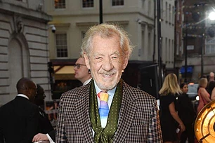 Сэр Иэн Маккеллен вернулся на красную дорожку после травмы