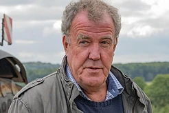 Проклятый дождь и британский паб: новости с фермы Джереми Кларксона