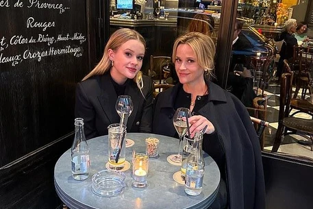 Риз Уизерспун растрогала поклонников архивными фото дочери Авы