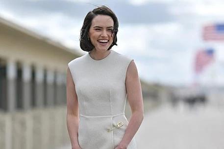 Дейзи Ридли в элегантном образе на кинофестивале в Довиле