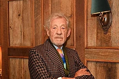 Возвращение на сцену придется отложить