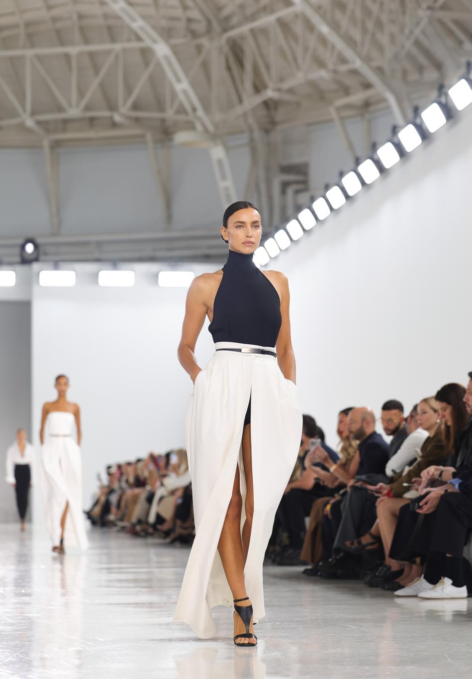 Ирина Шейк в Max Mara