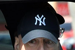 Брюс Уиллис замечен на публике после откровений дочери о его болезни