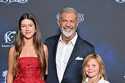 Редкий выход: Мэл Гибсон с детьми на премьере фильма