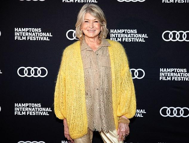 83-летняя Марта Стюарт сияла на премьере документального фильма Netflix «Марта», на открытии 32-го ежегодного международного кинофестиваля в Хэмптоне в пятницу