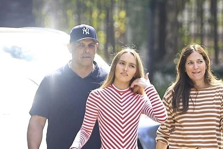 Лили-Роуз Депп в откровенном образе на фотосессии в Беверли-Хиллз