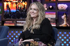 Фанаты Энн Хэтэуэй разделились во мнениях после объявления о её главной роли в экранизации книги Коллин Гувер «Verity»