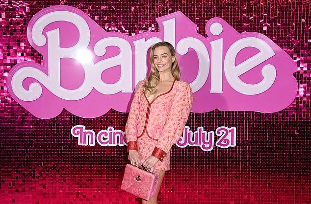 Марго Робби с мужем и новорожденным сыном за кофе