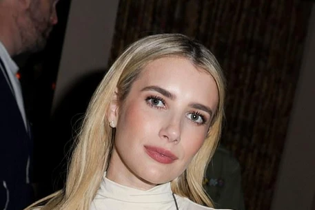 Эмма Робертс и её жених Коди Джонс поужинали с друзьями