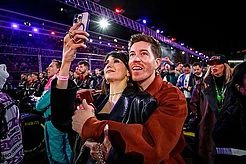 Шон Уайт и Нина Добрев неразлучны на гонках F1 в Лас-Вегасе