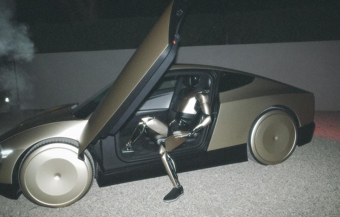 Робот Tesla Optimus в автомобиле.