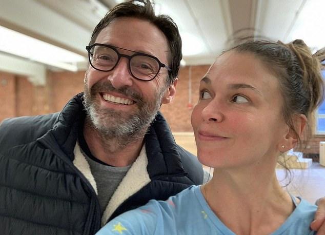 Хью Джекман может провести часть Рождества без детей из-за новых отношений с актрисой Саттон Фостер