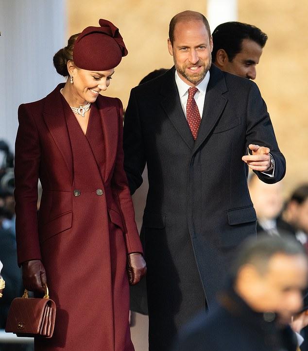 Принц и принцесса Уэльские присутствуют на церемонии приветствия на параде Horse Guards