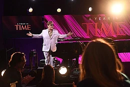Сэр Элтон Джон сорвал овации на ужине «A Year in TIME»